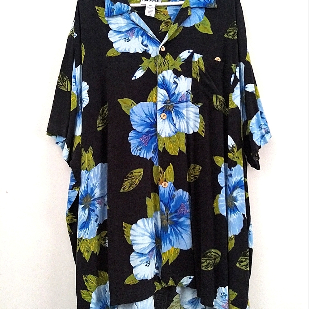 Men's Rayon Hawaiian shirt great for summer weather and to a picnic